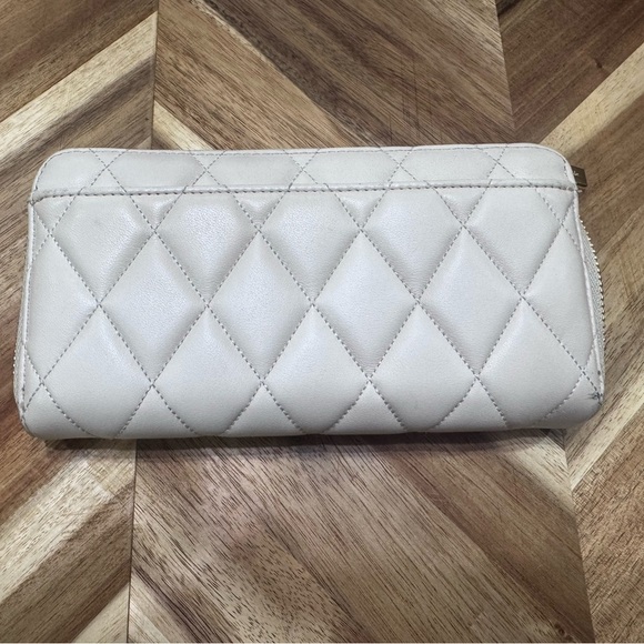 Kate Spade Quilted White Cream Beige Leather Zip Around Wallet - Picture 3 of 8